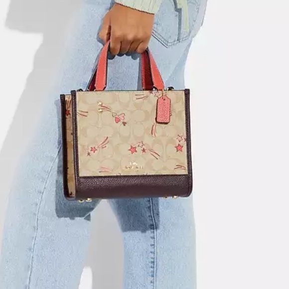 Giftable Coach Dempsey Tote 22 In Signature Canvas With Heart And Star Print - Picture 5 of 15